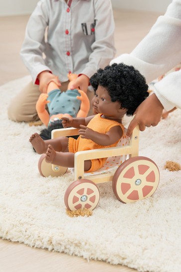 Chaise roulante pour poupée