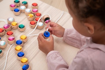 Jeu de laçage pierres précieuses