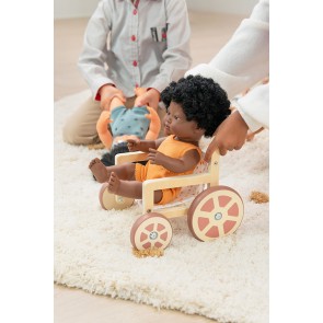 Chaise roulante pour poupée